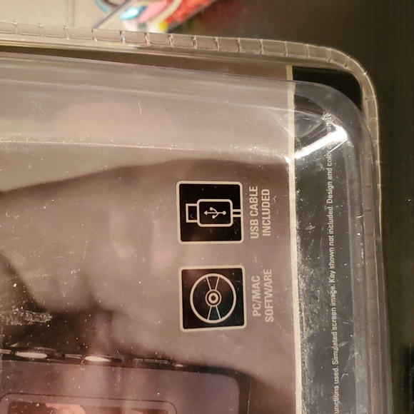 RECHARGEABLE DIGITAL PHOTO ALBUM W/ KEYCHAIN - Picture 4 of 8